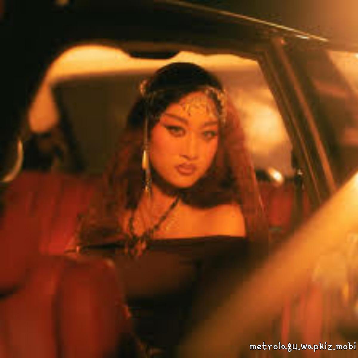 Aisha Retno - Tak Adil cover art on Wallkpop