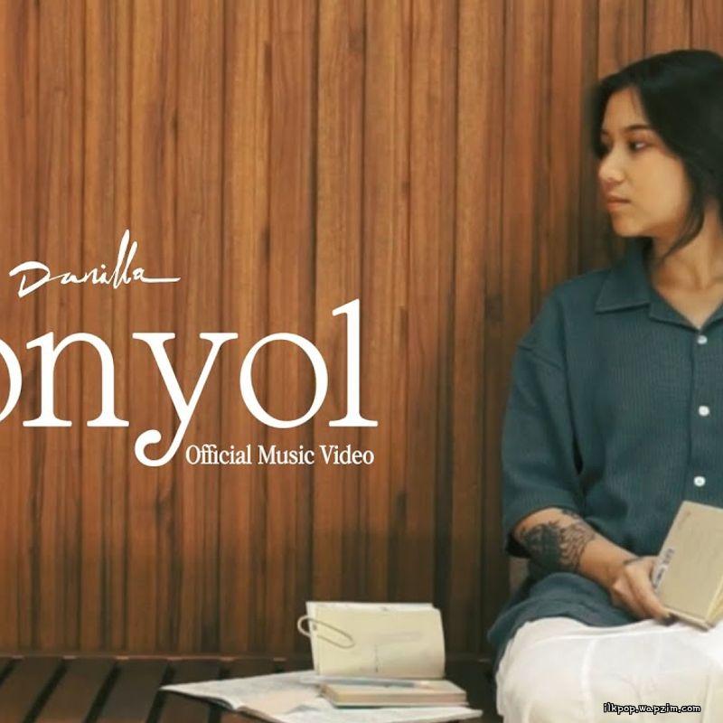 Danilla - Konyol cover art on Wallkpop