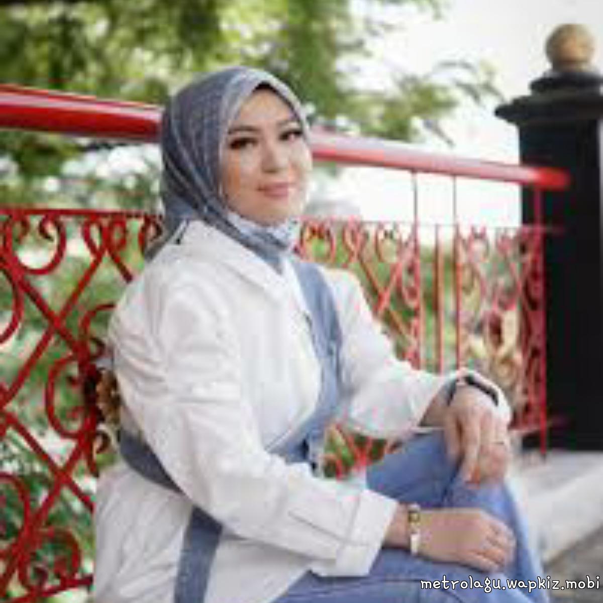 Elsa Pitaloka - Cinta Kau Bagi Orang cover art on Wallkpop