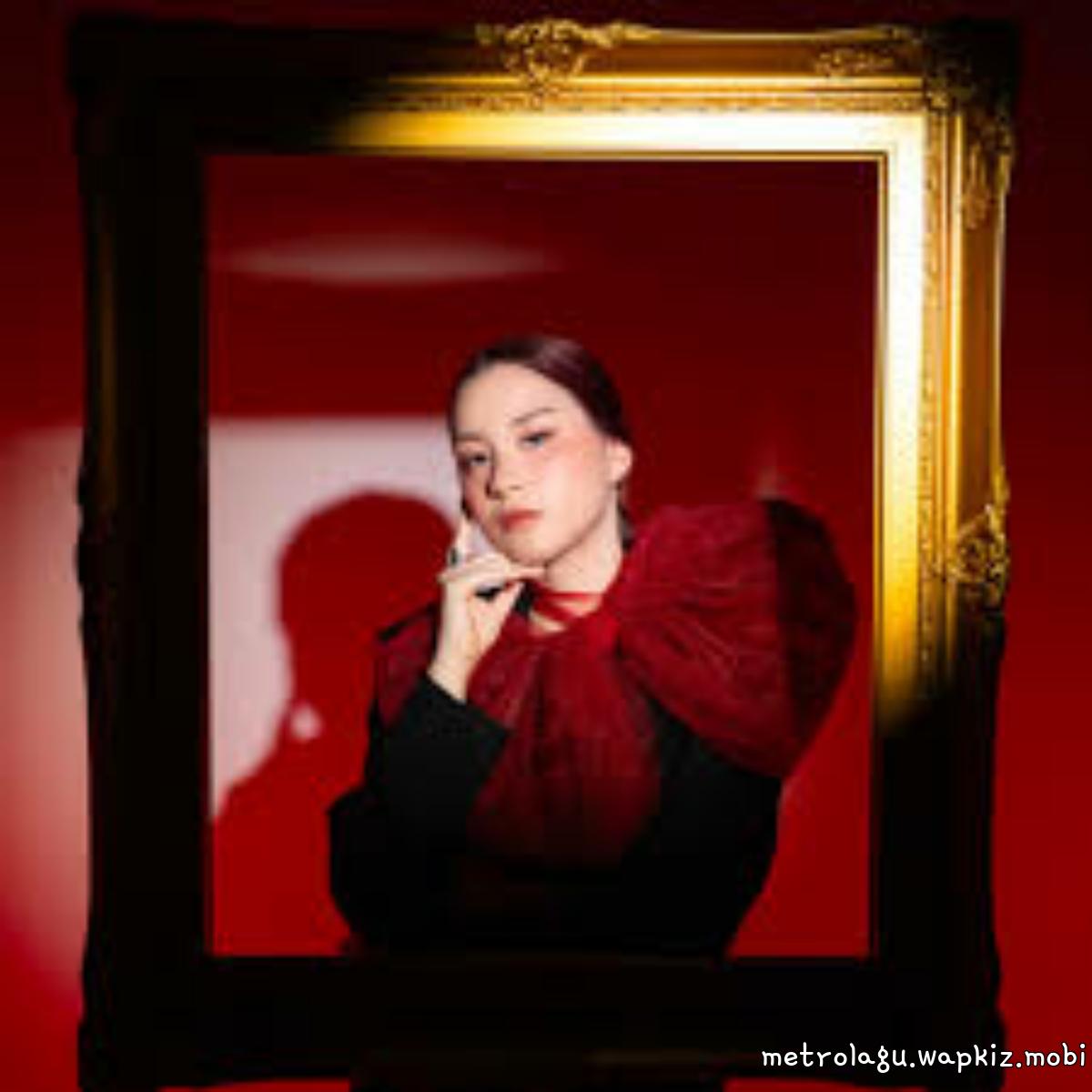 Emma Elliott - Bingkai cover art on Wallkpop