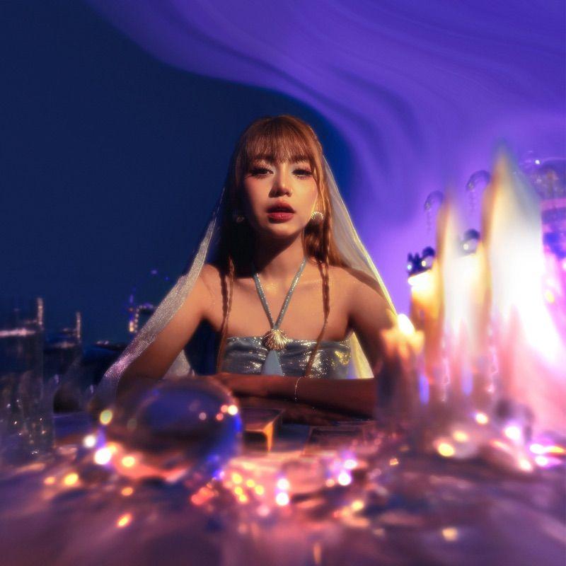 Ghea Indrawari - DAUN DAUN cover art on Wallkpop