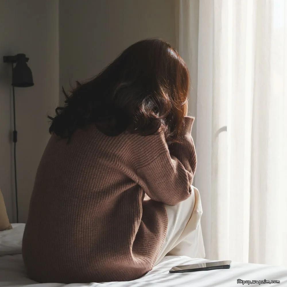Han Kyung Il - 다 잊었다고 믿었어 (I believed I'd forgotten everything) cover art on Wallkpop