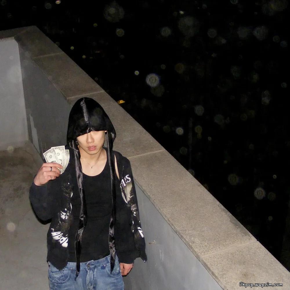 HOON - Give me that ca$h cover art on Wallkpop