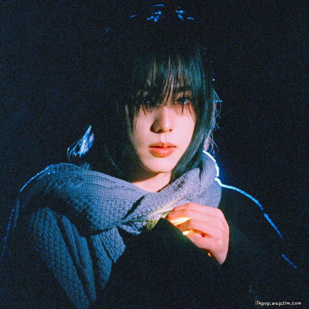 Hyun - 파란나비 (Blue Butterfly) cover art on Wallkpop