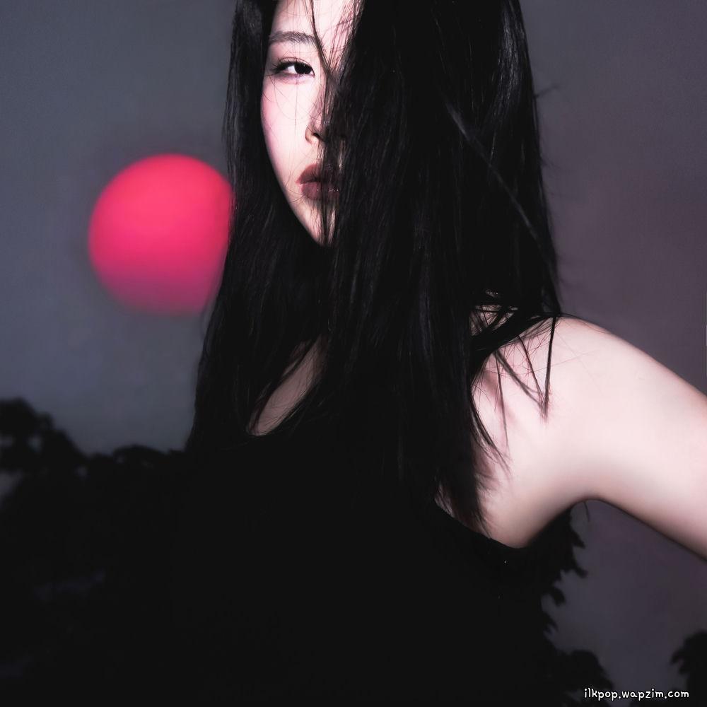 Itzel - Moonlight cover art on Wallkpop