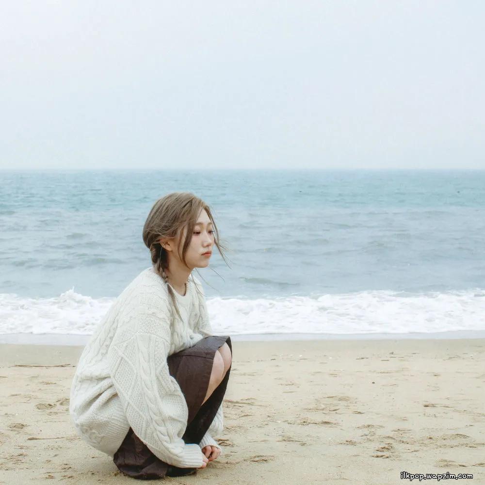 Jeongyun - 바다야 (Sea,) cover art on Wallkpop