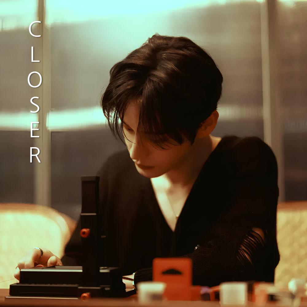 KIM JI WOONG (ZEROBASEONE) - CLOSER cover art on Wallkpop