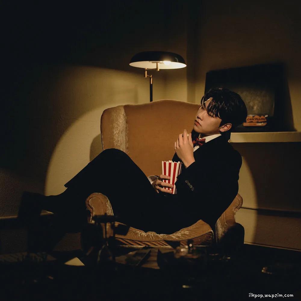 LEE BUM JUN - 코미디 cover art on Wallkpop