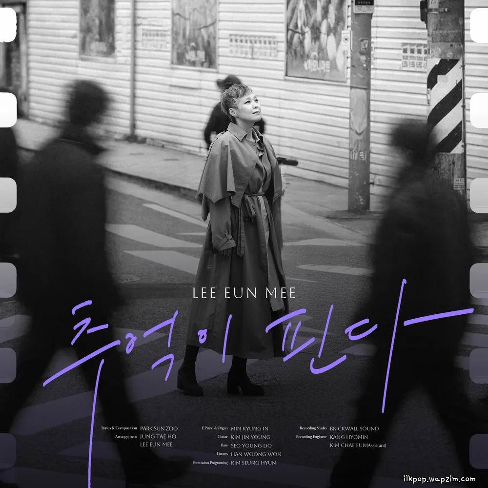 Lee Eun Mi - 추억이 핀다 (When Memories Bloom) cover art on Wallkpop