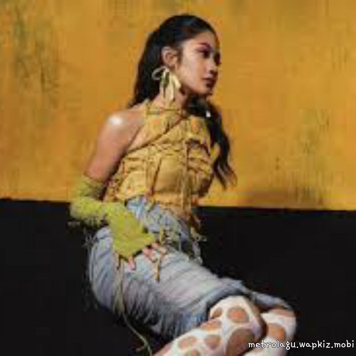 Maisha Kanna - Satu Titik Dua Koma cover art on Wallkpop