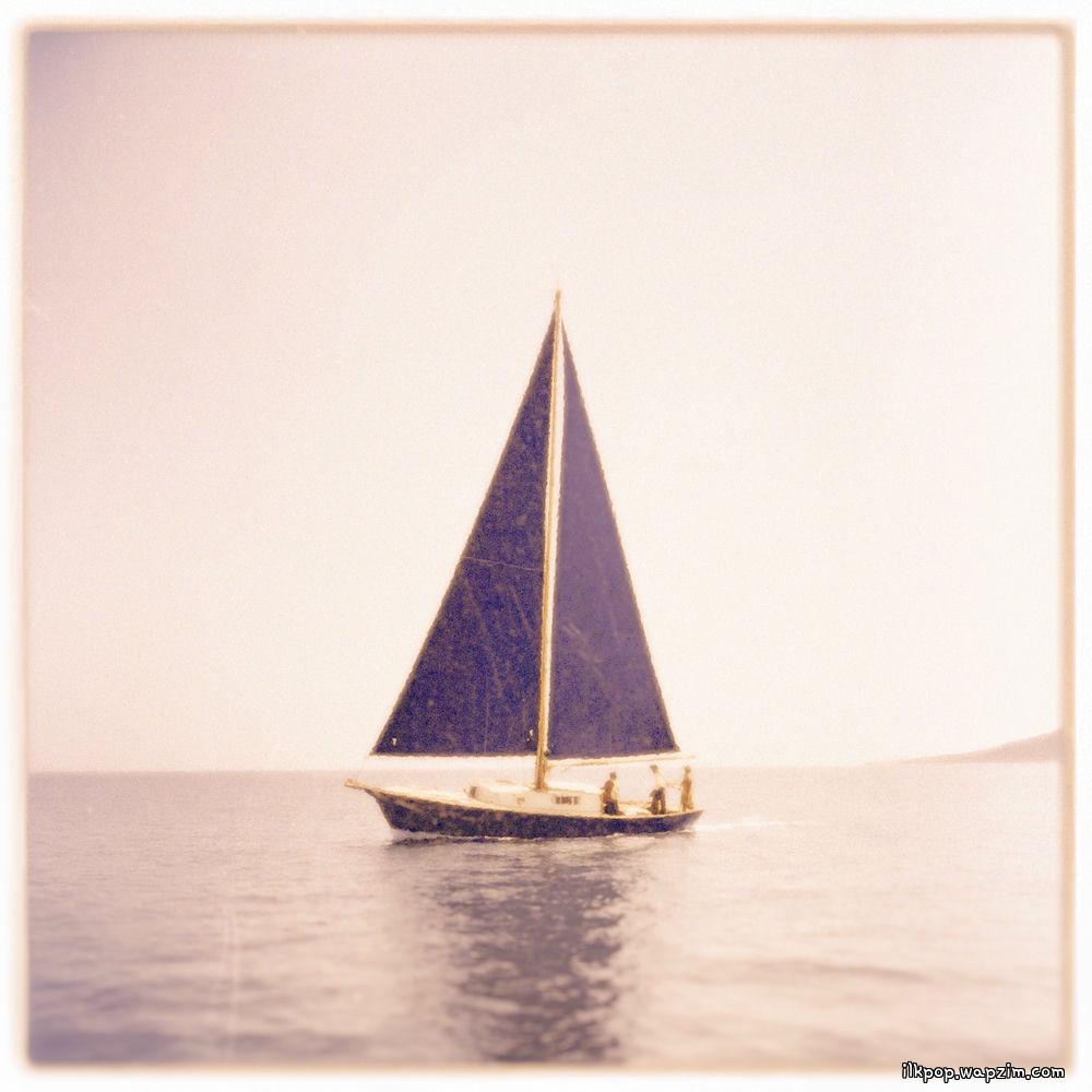 MAKI - 사막의 오아시스 (An oasis in the desert) cover art on Wallkpop