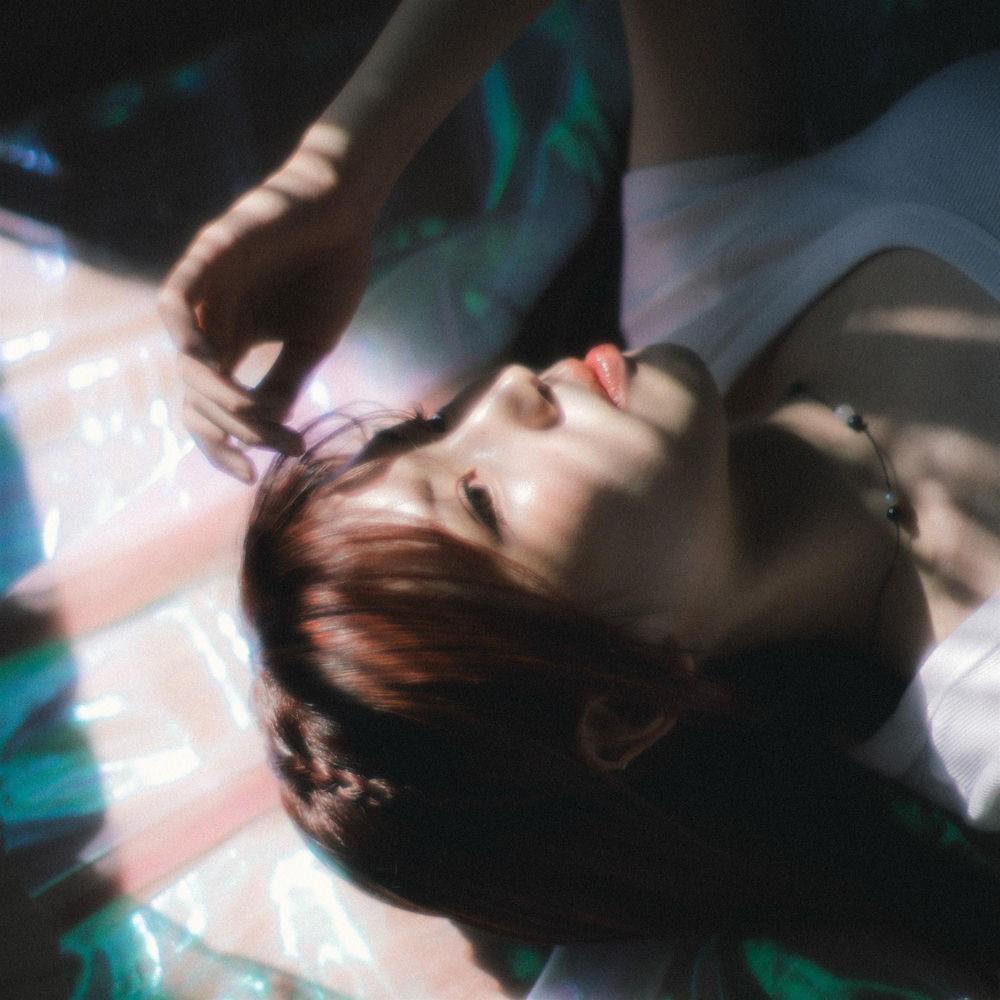 Minjeong - 네 평 미로 (Four Pyeong Maze) cover art on Wallkpop