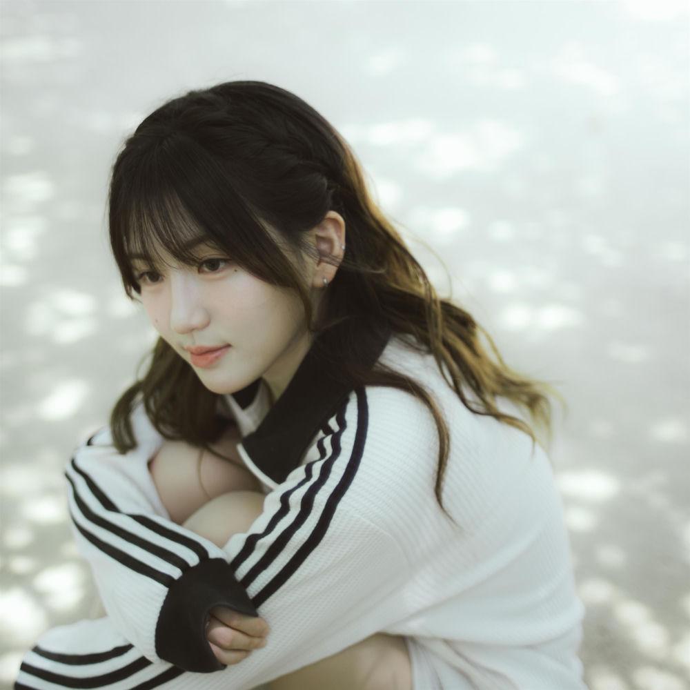 Minjeong - 안녕내이름은미세먼지 (PM 2.5) cover art on Wallkpop