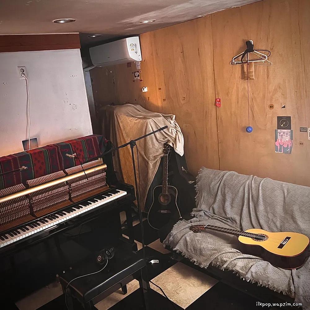 minjun kang - 비와 잠 (Rain&Sleep) cover art on Wallkpop