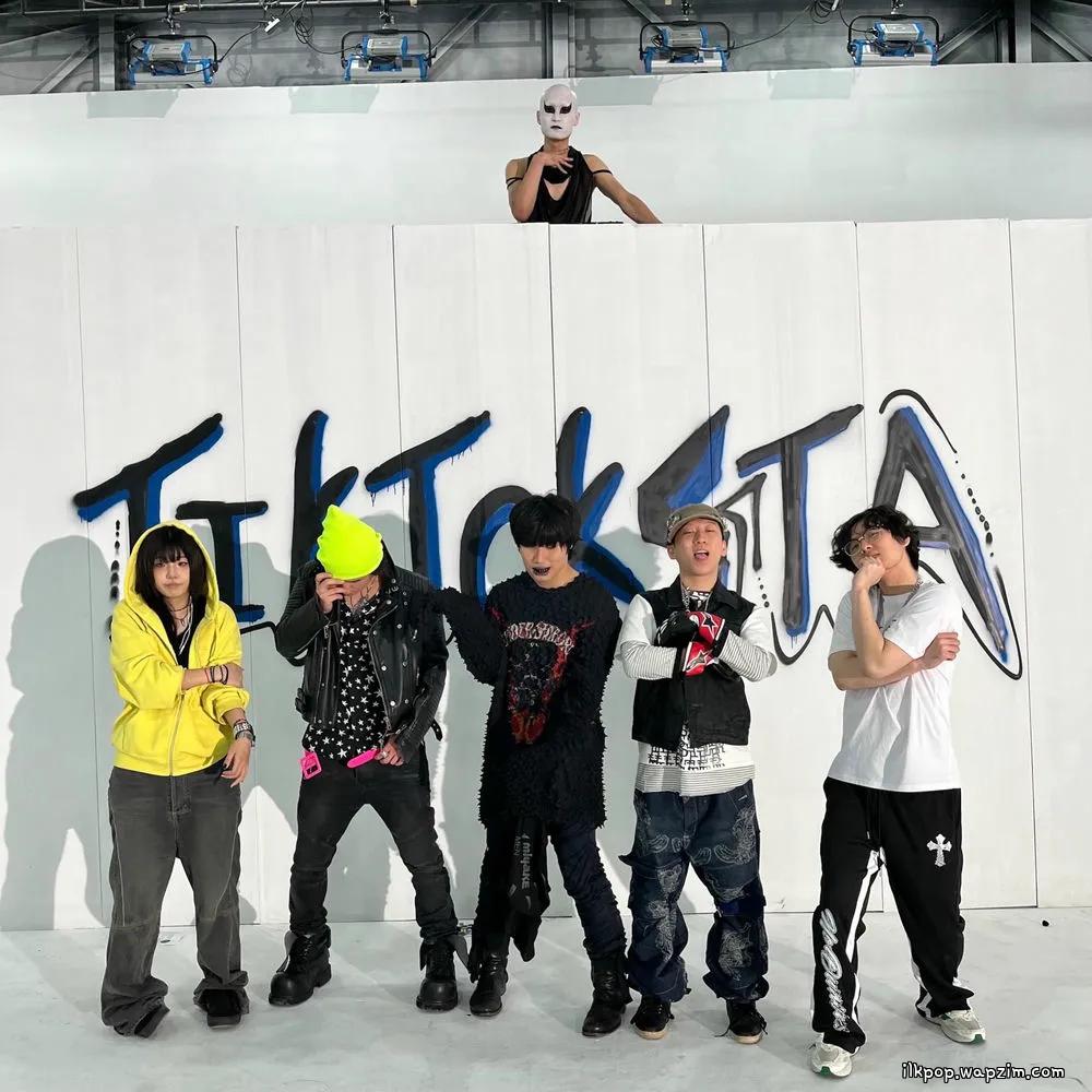 Molly Yam - Tiktoksta (feat.200, k4ton, YULEUM, Kang Hyuk, STB) cover art on Wallkpop