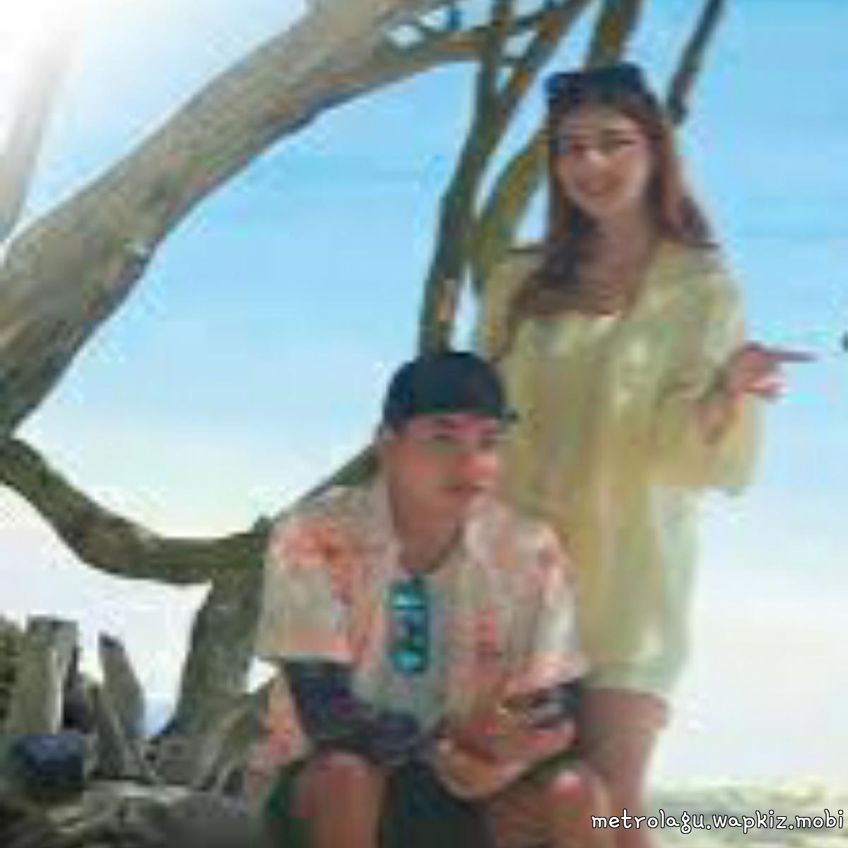 Nabila Maharani Ft Tri Suaka - Mengagumi cover art on Wallkpop