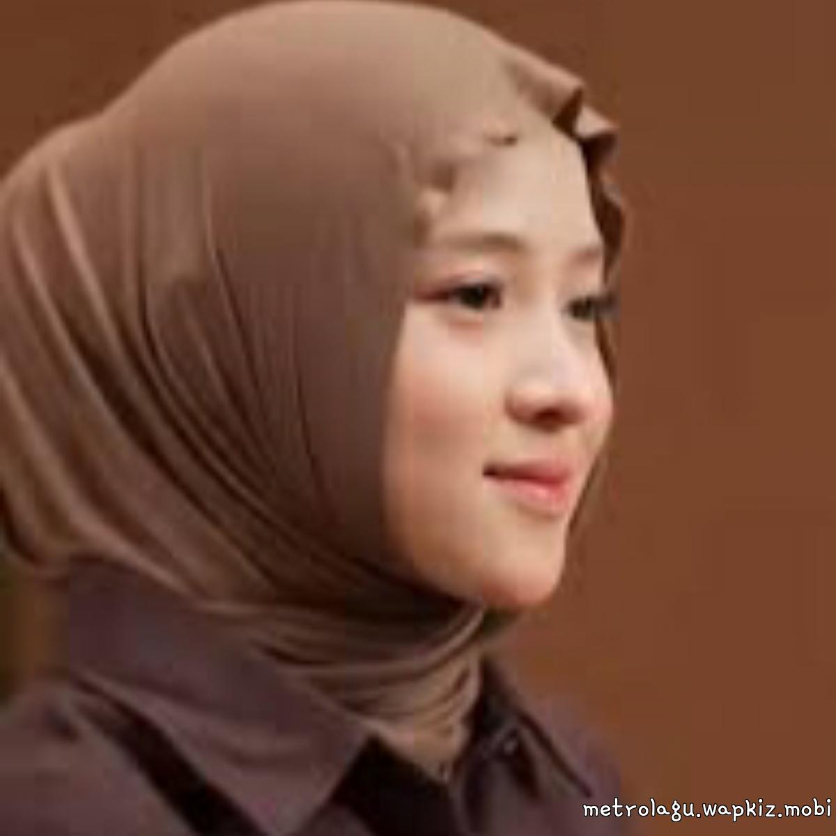 Nissa Sabyan - Dauni cover art on Wallkpop