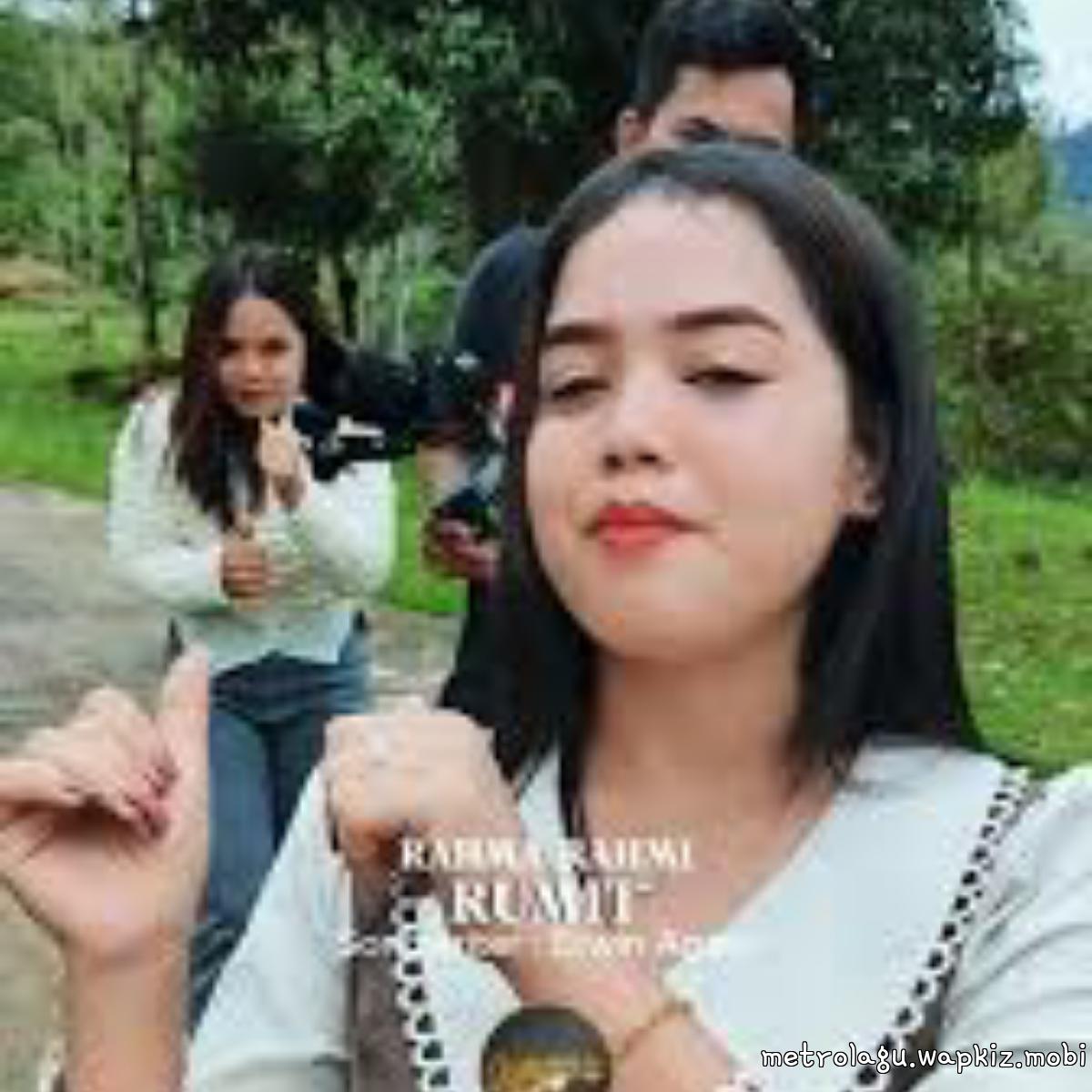 Rahma Rahmi - Rumit cover art on Wallkpop