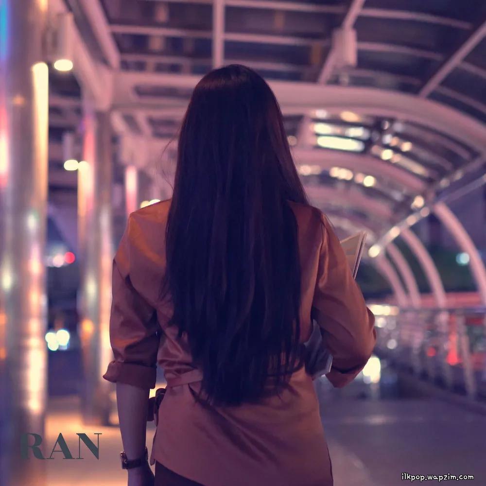 Ran - 혼자 걷는 이 밤 (This night when I walk alone) cover art on Wallkpop