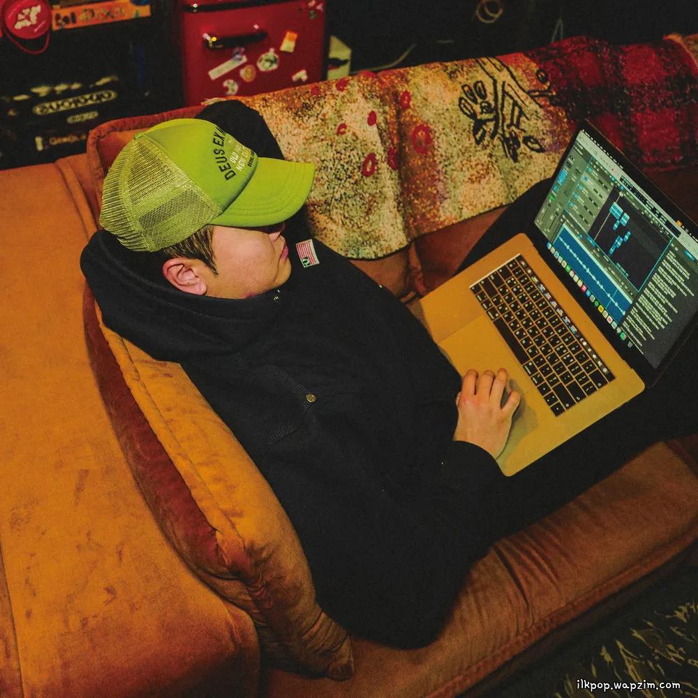 Ruud - Skit : 이른 아침 (early morning) cover art on Wallkpop