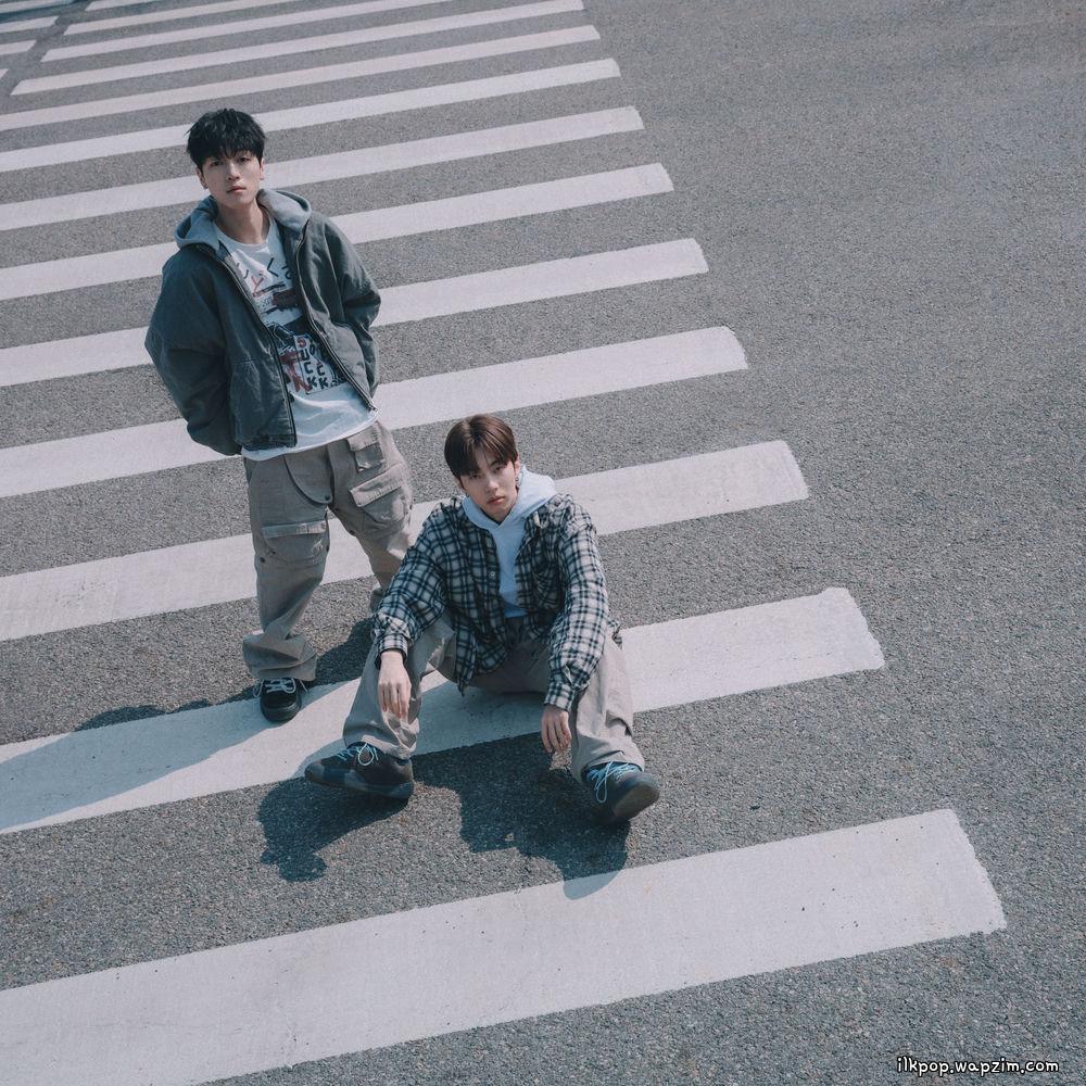 SEIN & Gist - 늦은 거야 (TOO LATE) (Feat. GIRIBOY) cover art on Wallkpop