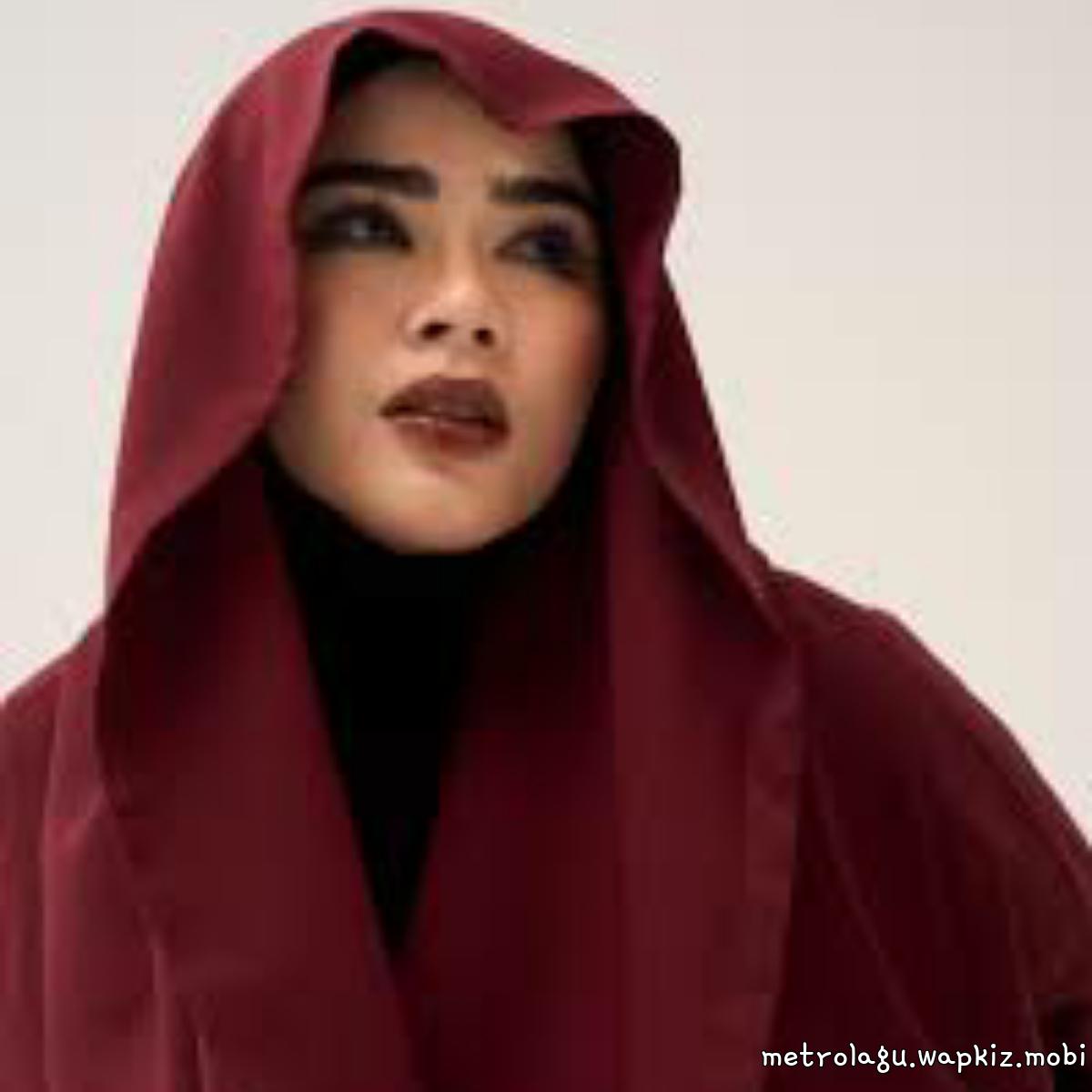 SIVIA - Diam, Kamu Berisik cover art on Wallkpop
