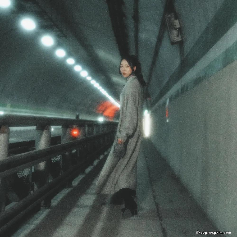 So jeong Shim - Runaway cover art on Wallkpop