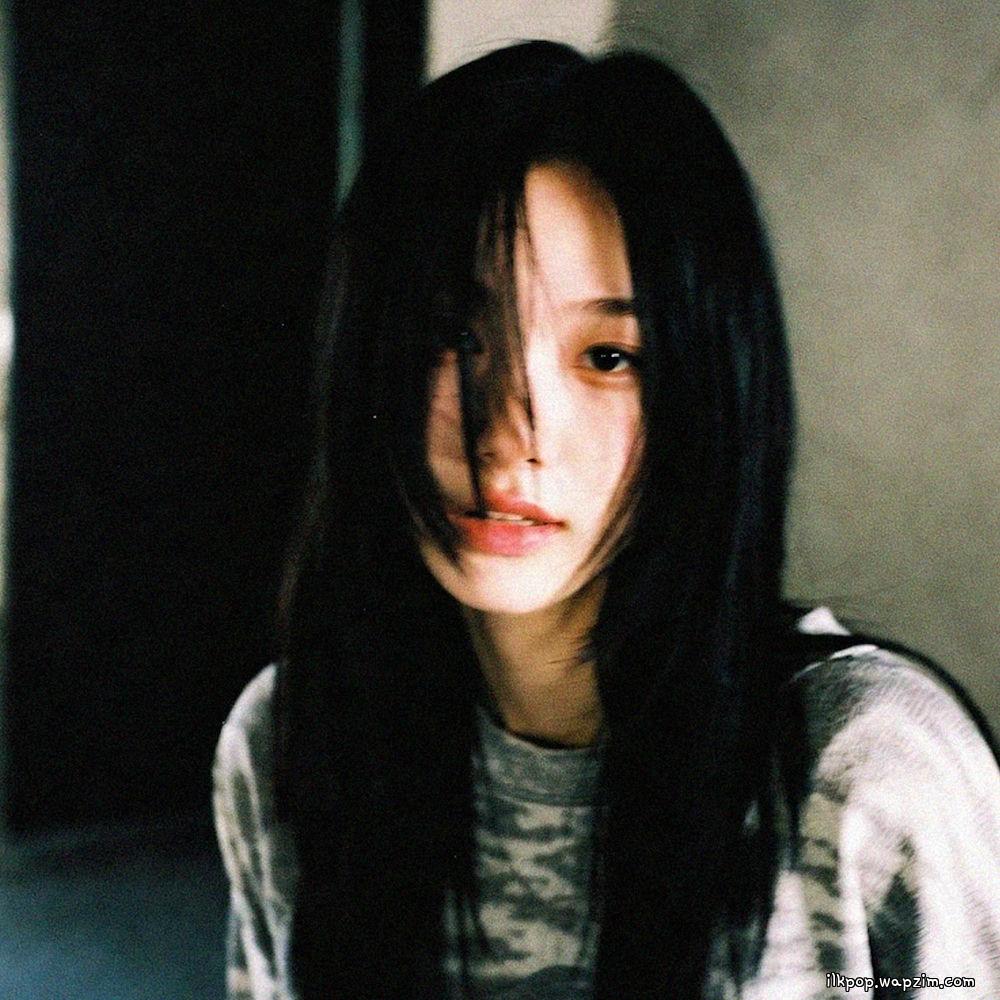 The Stray - 지구 끝에서 우리는 (At the Edge of the World) cover art on Wallkpop