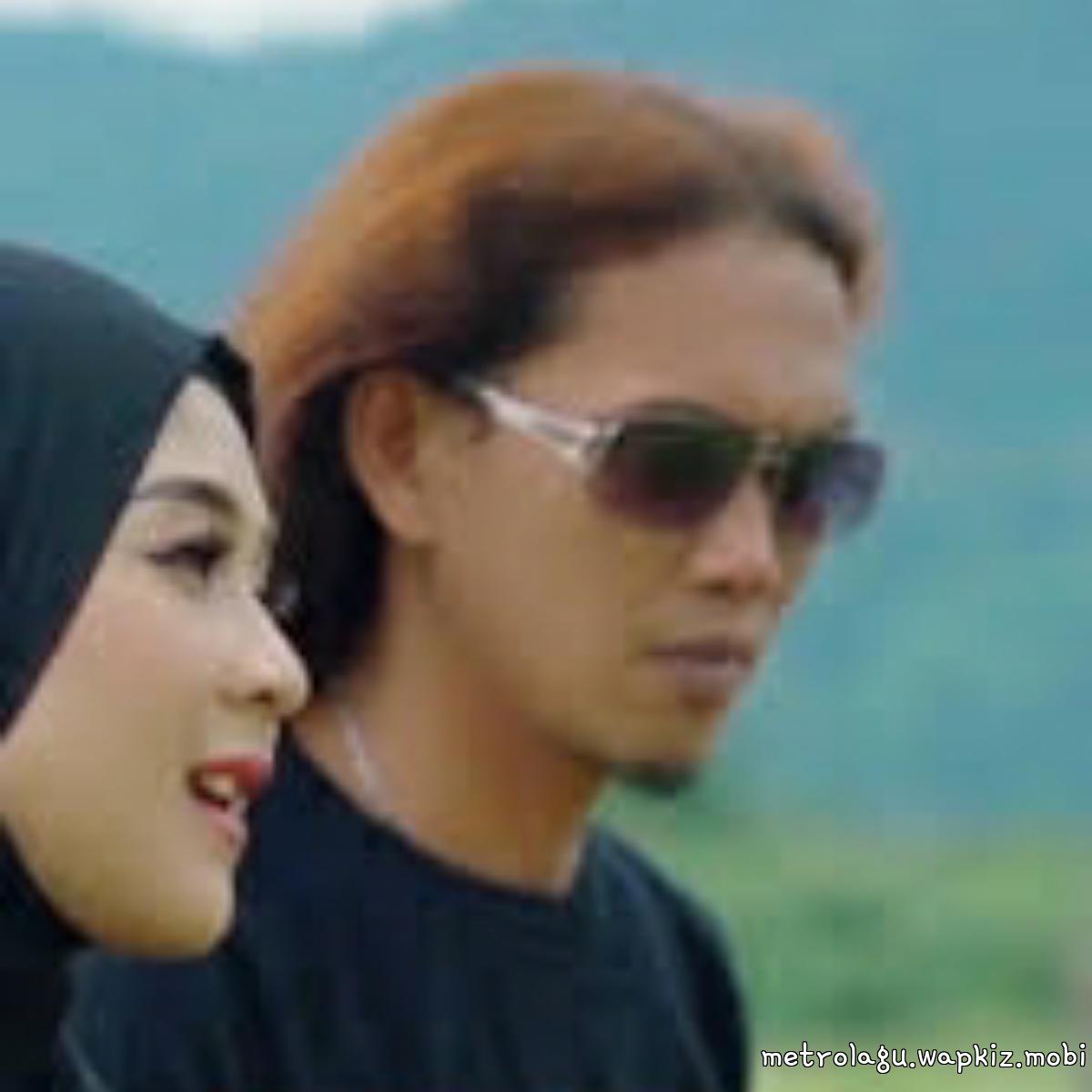 Thomas Arya and Iqa Nizam - Ku Akan Memegang Janji cover art on Wallkpop