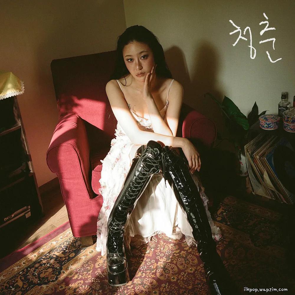 Unu - 청춘 (Blue Spring) cover art on Wallkpop